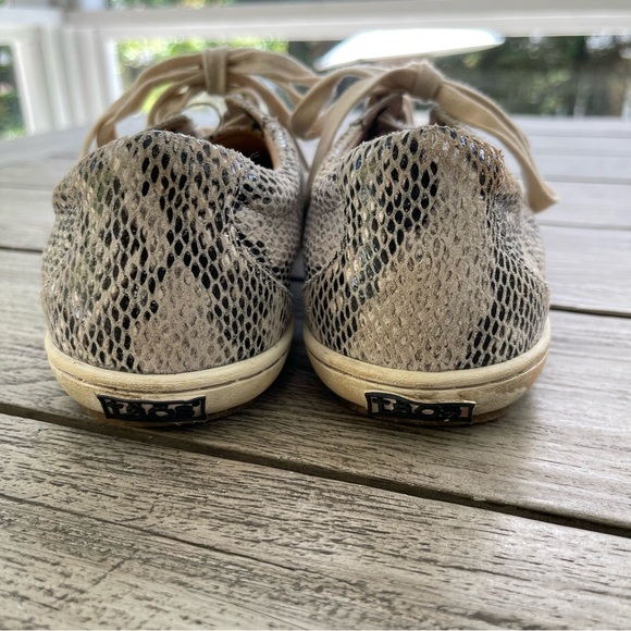 Taos Onwards Lace Up Snakeskin Pattern Leather Sneakers Women Size 9.5 - Picture 4 of 8